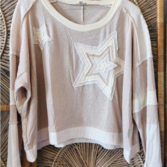 POL Tops - Cream Star Patterned light weight sweatshirt